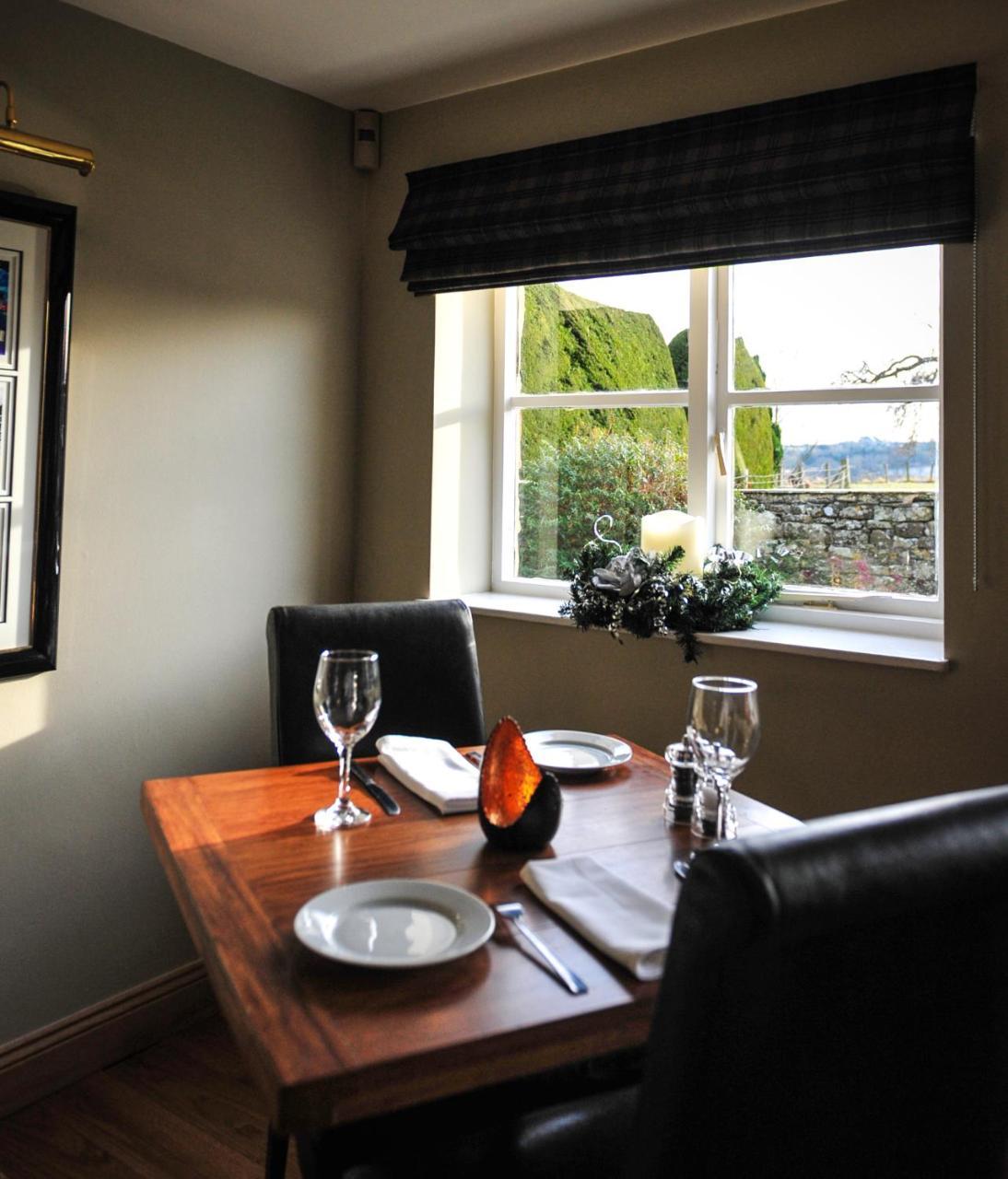 Hotel The Wyvill Arms à Leyburn Extérieur photo
